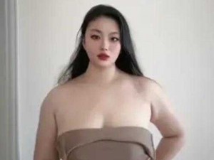 性感迷人女 BBWBBWBBWBBW 时尚内衣，展现丰满魅力