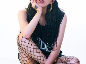 大陆十八岁女孩 rapper 定制说唱歌曲，展现独特音乐才华